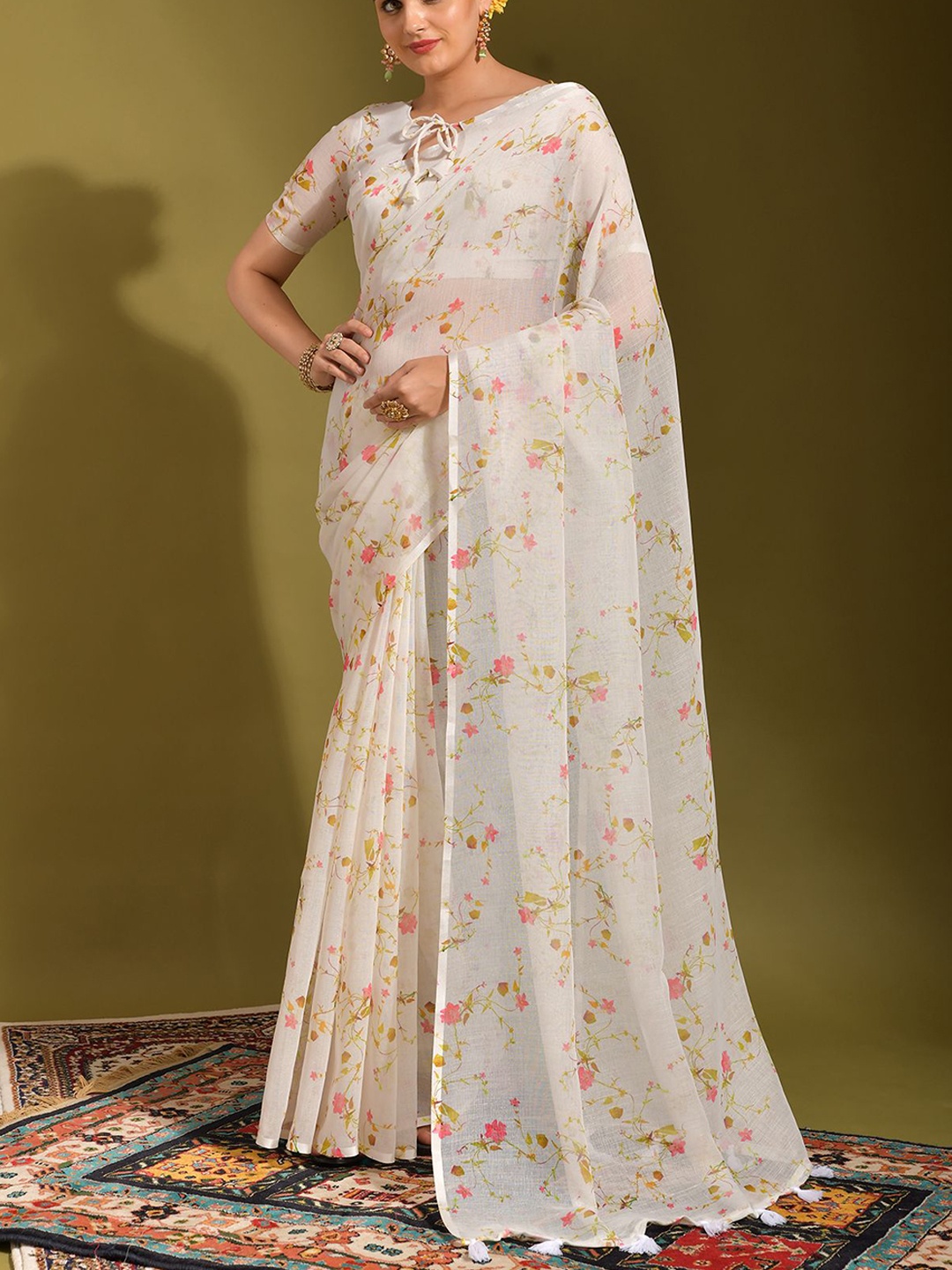 

Manu Designer Floral Printed Pure Linen Saree, Off white