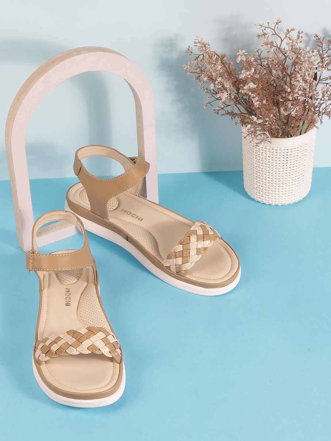 

Mochi Textured Flatform Sandals, Beige