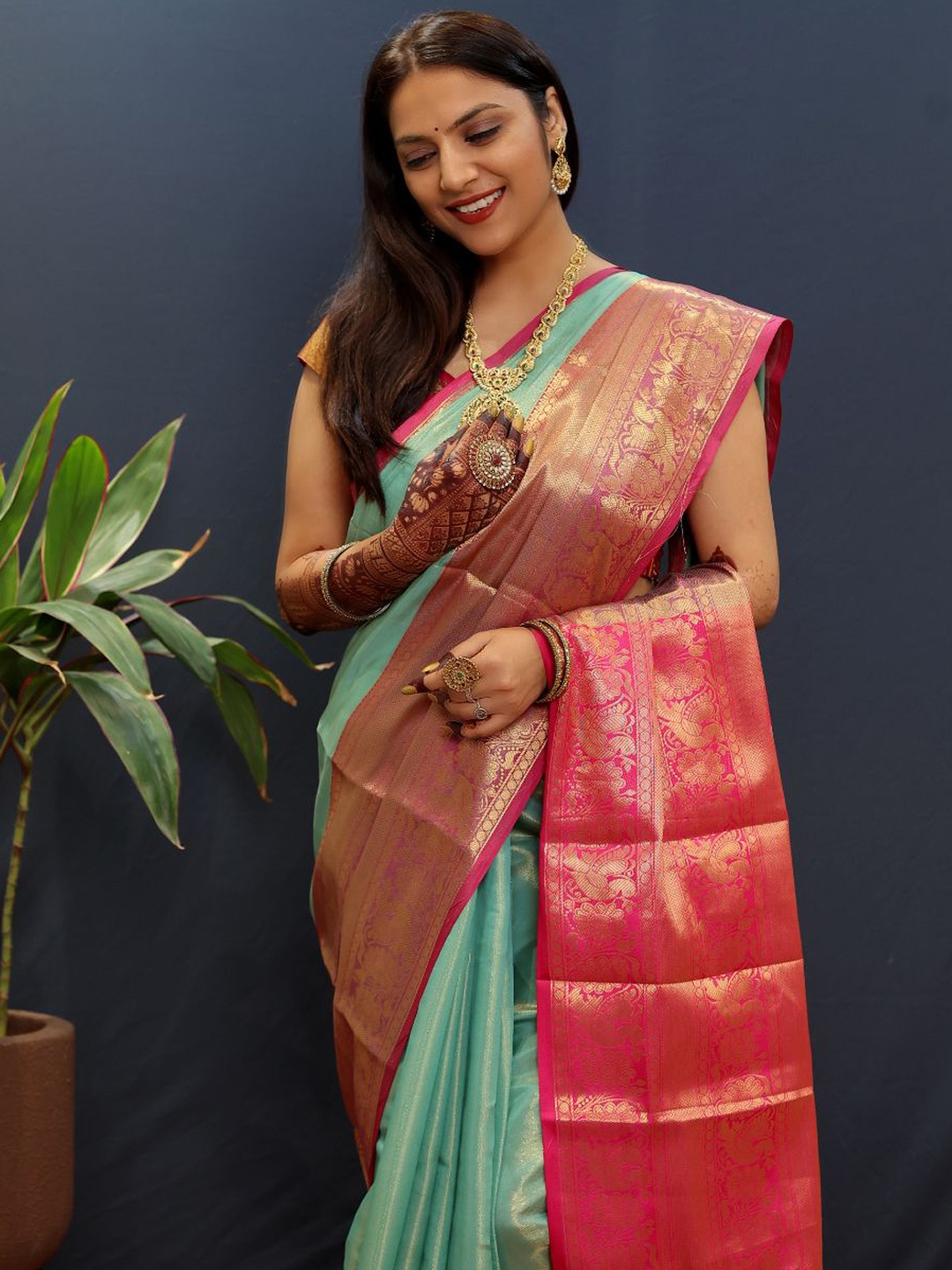 

Royal Rajgharana Saree Woven Design Zari Pure Silk Kanjeevaram Sarees, Sea green