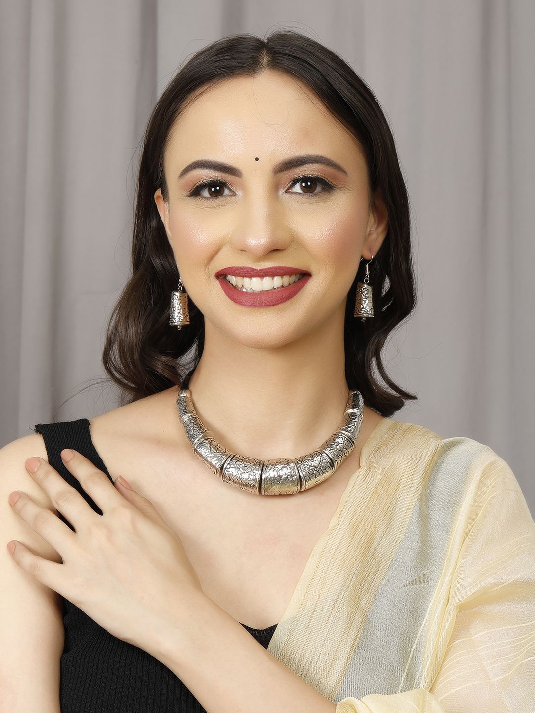 

VIVAZS Antique Silver-Oxidised Engraved Hasli Necklace Set with Matching Drop Earrings