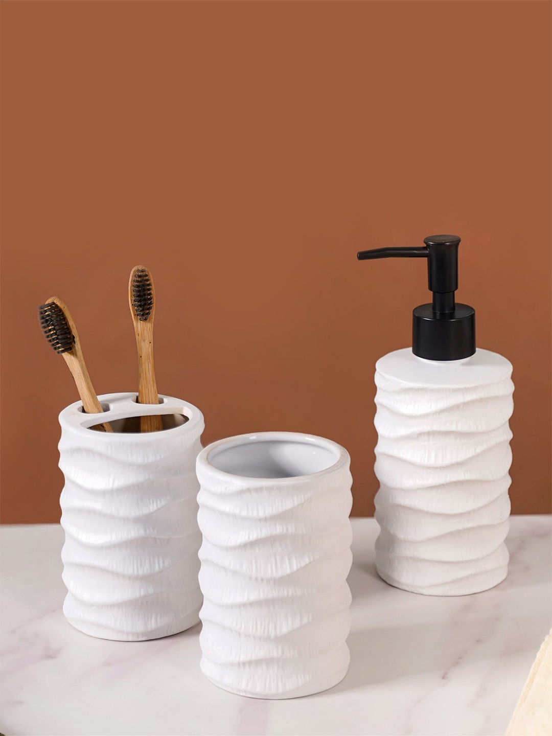 

Nestasia White 3 pieces Textured Ceramic Bath Accessories Set