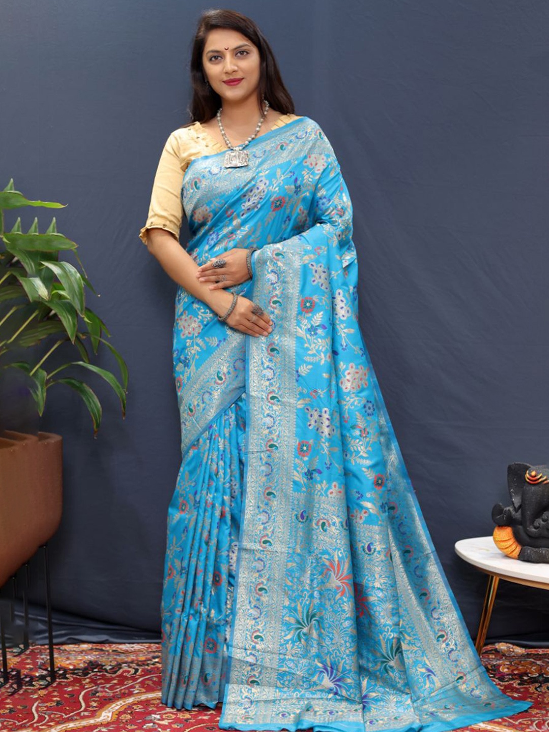 

Royal Rajgharana Saree Woven Design Zari Pure Silk Banarasi Firozi Sarees, Turquoise blue