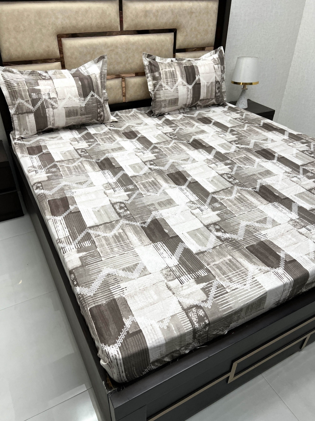 

Pure Decor sapphire Brown & White King 380TC Bedsheet with 2 Pillow Covers