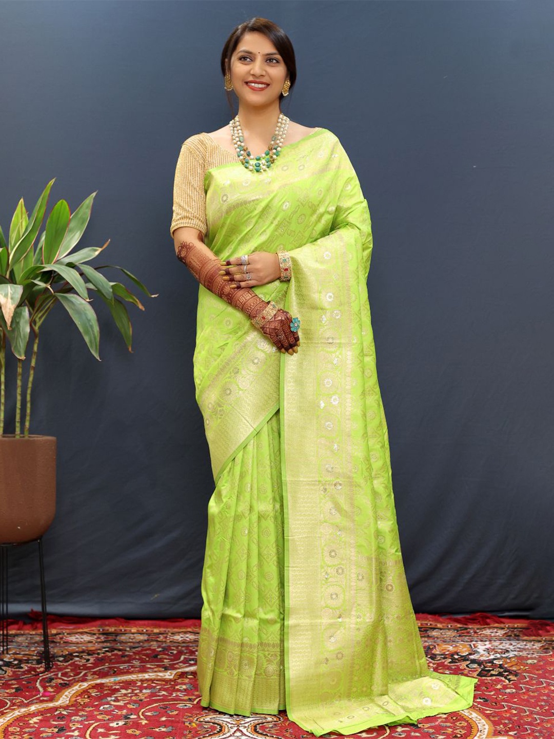

Royal Rajgharana Saree Bandhani Zari Pure Silk Bandhani Sarees, Lime green