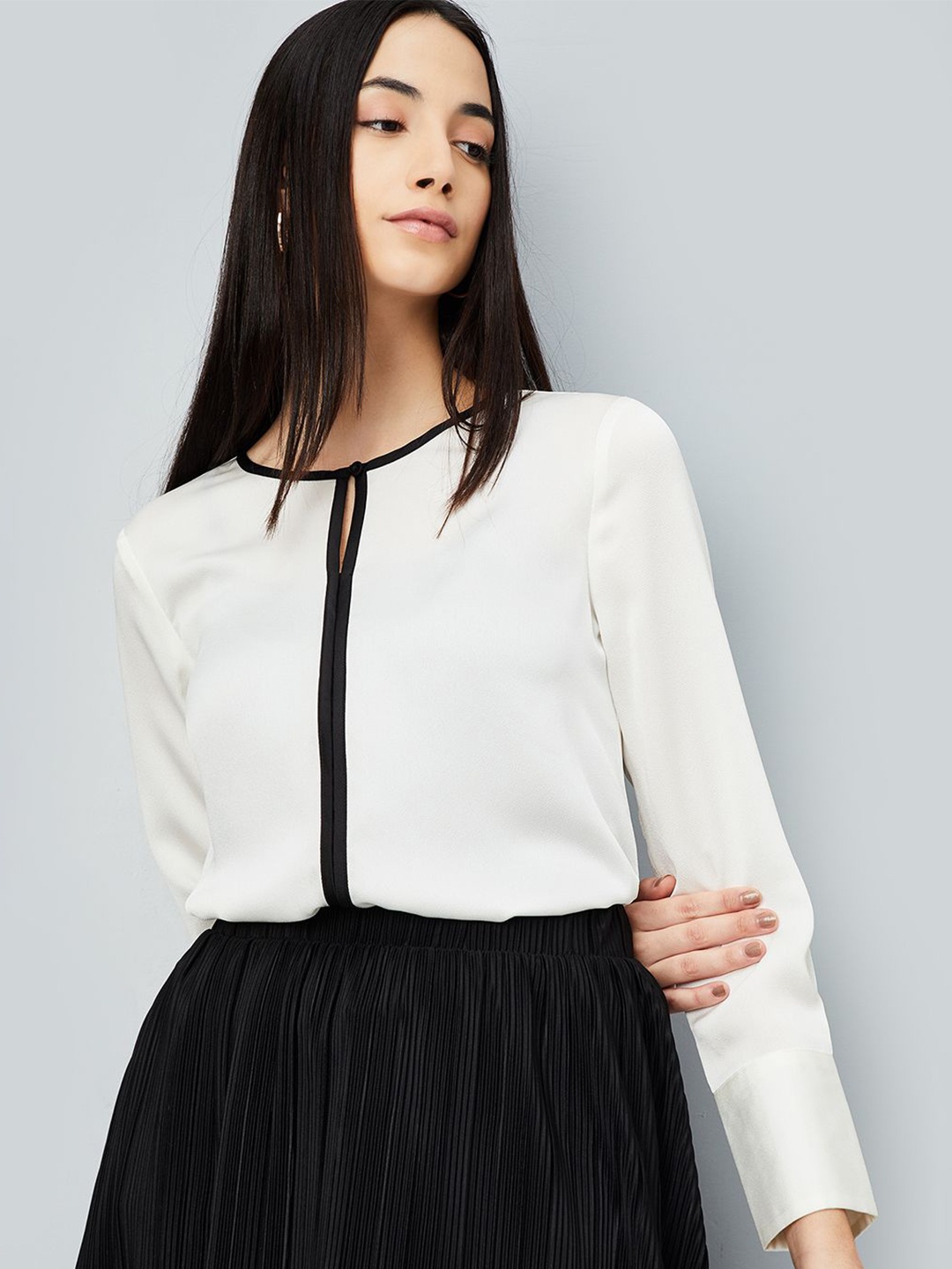 

max Women Solid Keyhole Neck Top, Off white