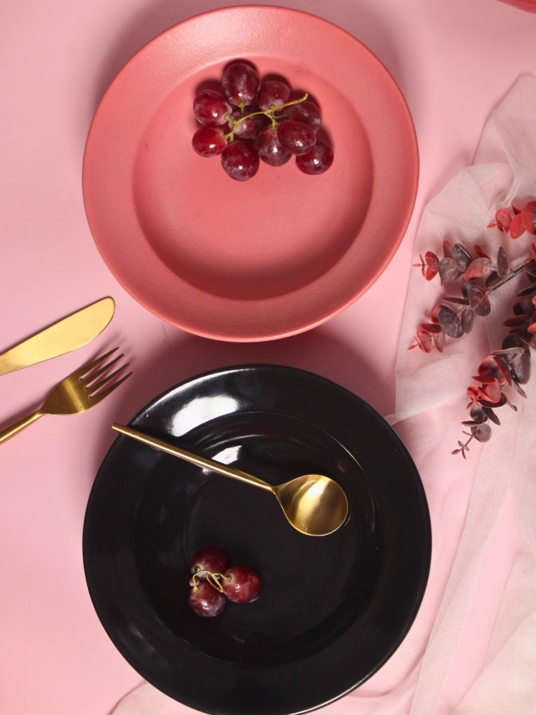 

WEAVING HOMES Pink and Black 2 Pieces Ceramic Pasta Plates