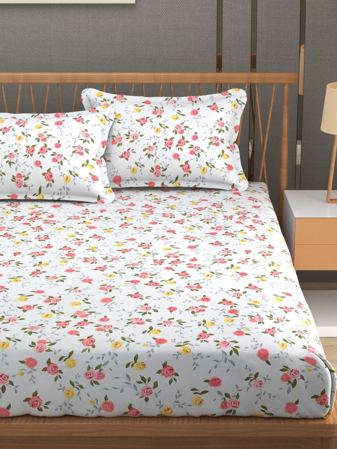 

MallowWorld Cream-Coloured & Red Floral 200 TC Queen Bedsheet with 2 Pillow Covers
