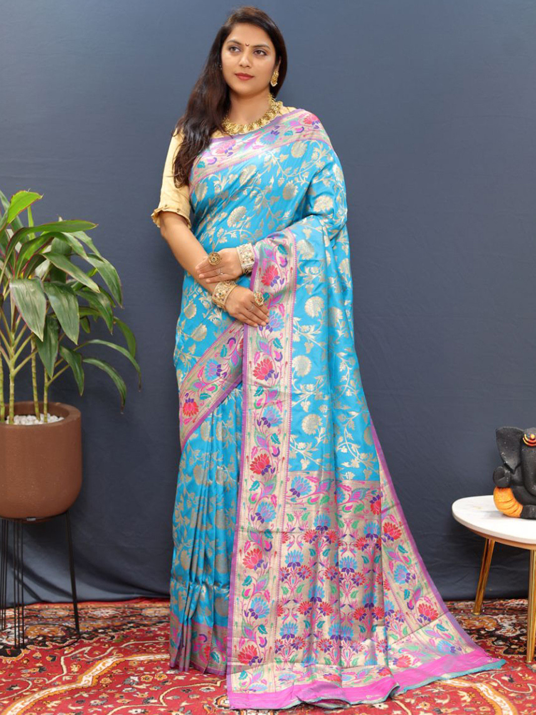 

Royal Rajgharana Saree Woven Design Zari Pure Silk Banarasi Sarees, Turquoise blue