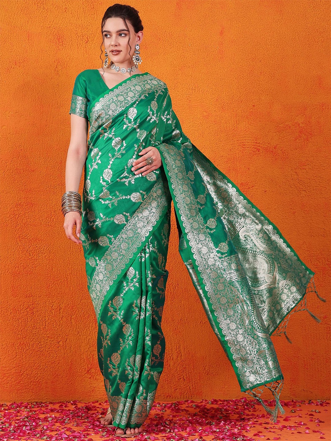 

Dori Floral Zari Silk Blend Banarasi Saree, Green