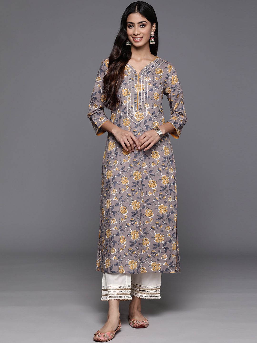 

Varanga Floral Printed V Neck Cotton Straight Kurta, Mauve