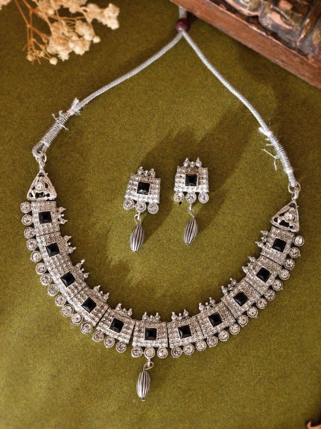 

VOJ Silver Plated Stainless Steel Stone & Beads Studded Oxidized Jewellery Set