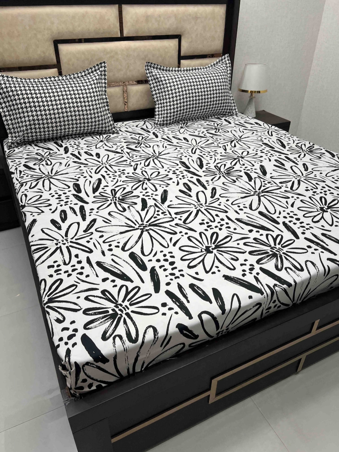 

Pure Decor Black & White Floral King Bedsheet with 2 Pillow Covers