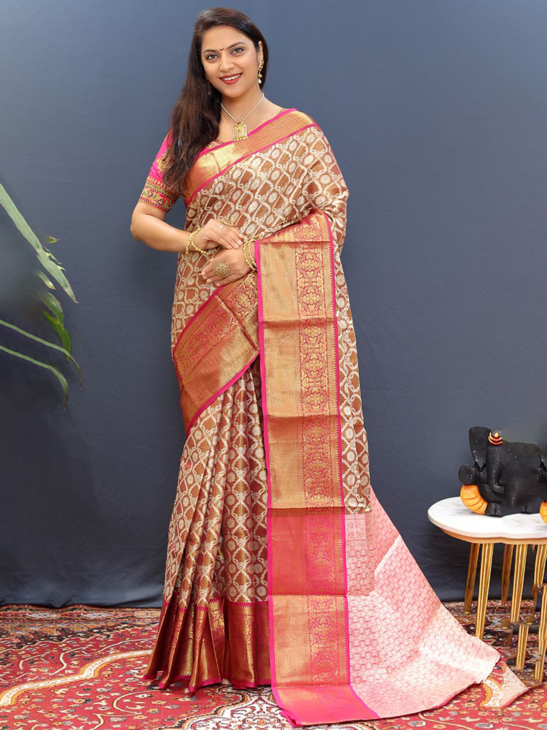 

Royal Rajgharana Saree Floral Pure Silk Kanjeevaram Sarees, Maroon