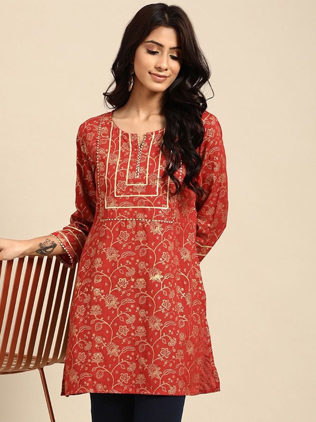 

Anouk Women Floral Printed Round Neck With Notch Short Kurti, Red