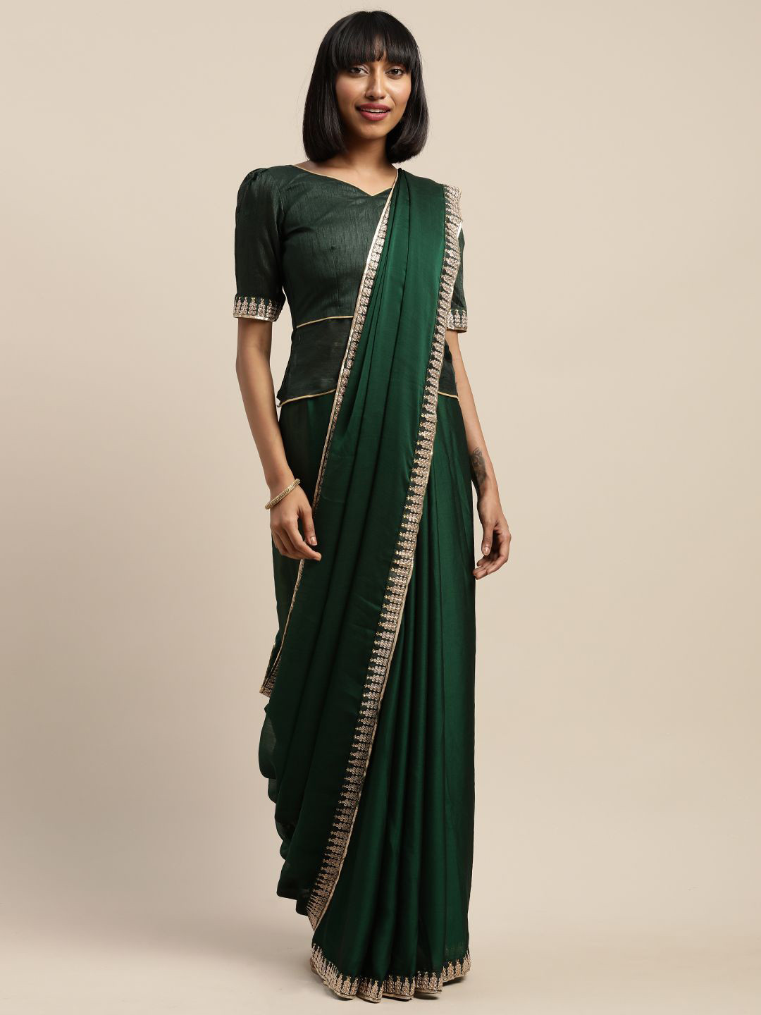 

Somras Women Embroidered Saree, Green
