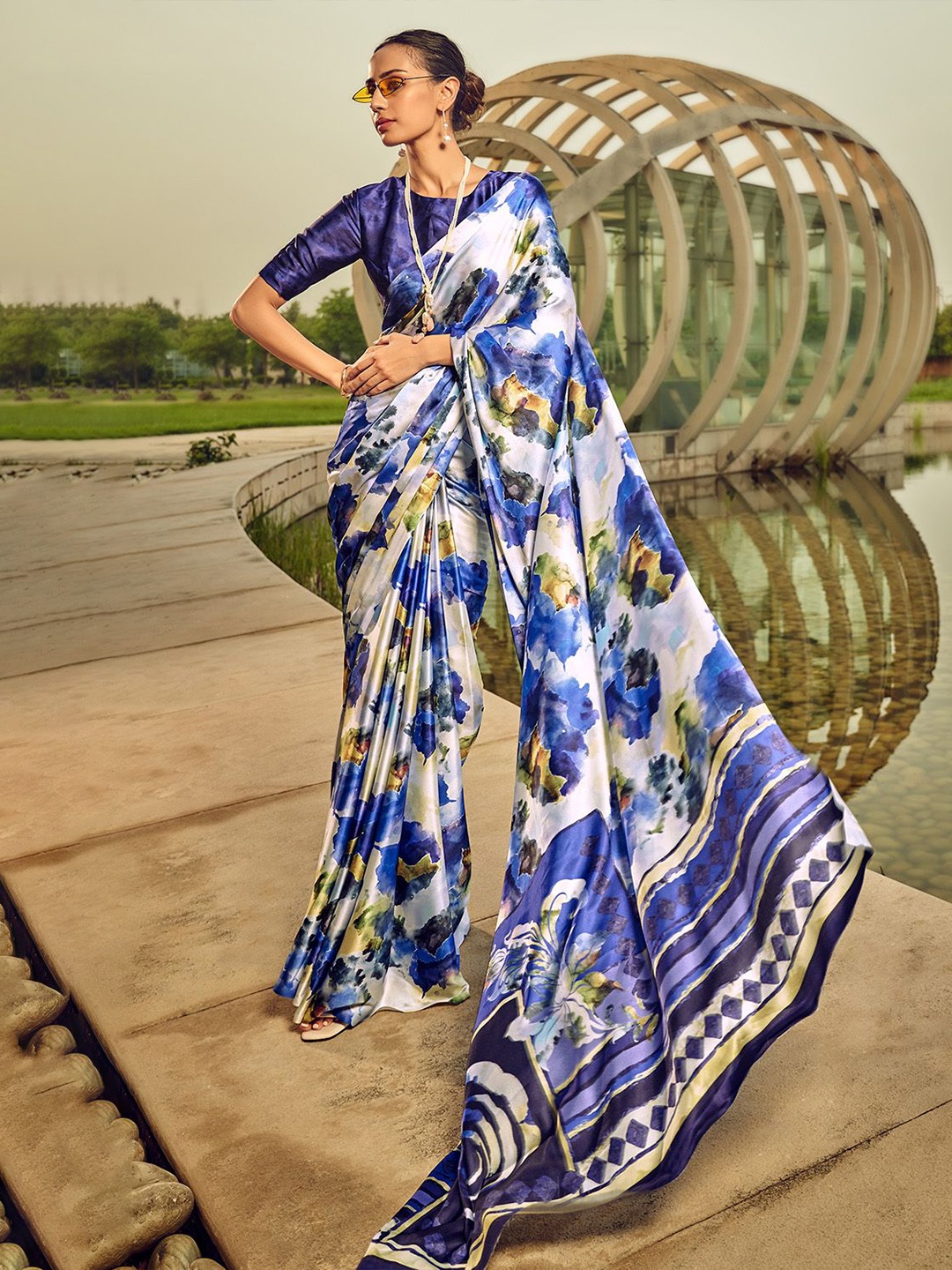 

Ishin Abstract Printed Satin Saree, White