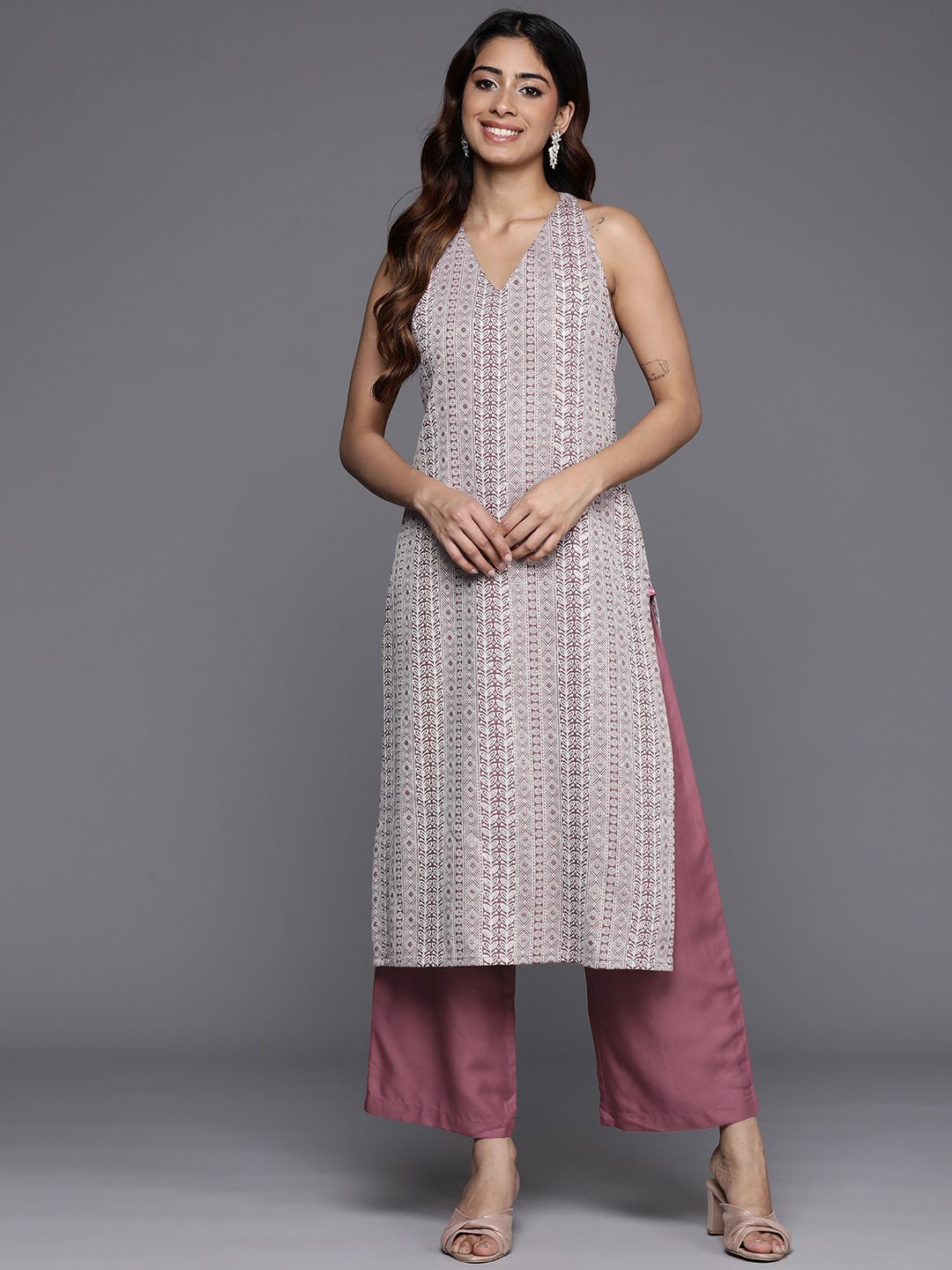 

Varanga Ethnic Motifs Woven Design V-Neck Regular Kurta with Trousers, Mauve