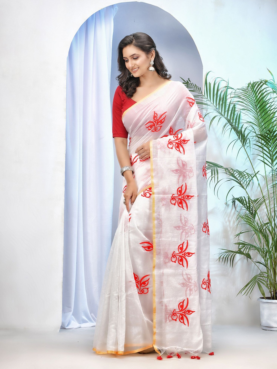 

DESH BIDESH Woven Design Ethnic Motifs Embroidered Saree, White