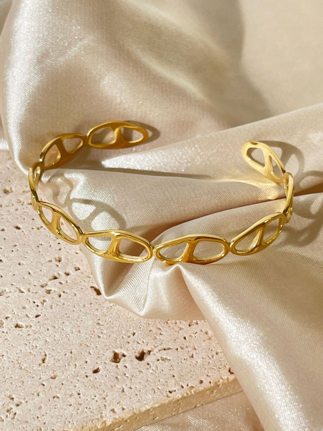 

AQUASTREET 18K Plated Waterproof Anti Tarnish Geometric Chain Link Cuff Bracelet, Gold