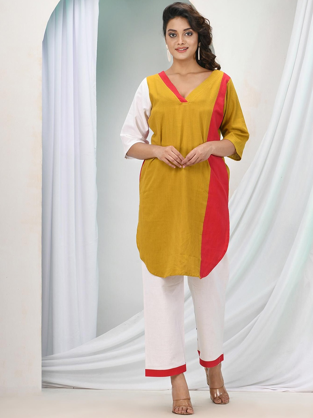 

Angoshobha Colourblocked Straight Pure Cotton Kurta with Trousers, Mustard