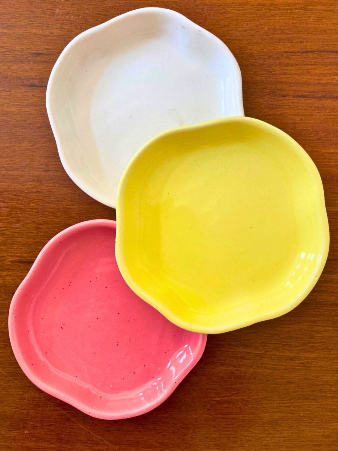

WEAVING HOMES Yellow & White 3 Pieces Ceramic Dessert Plates