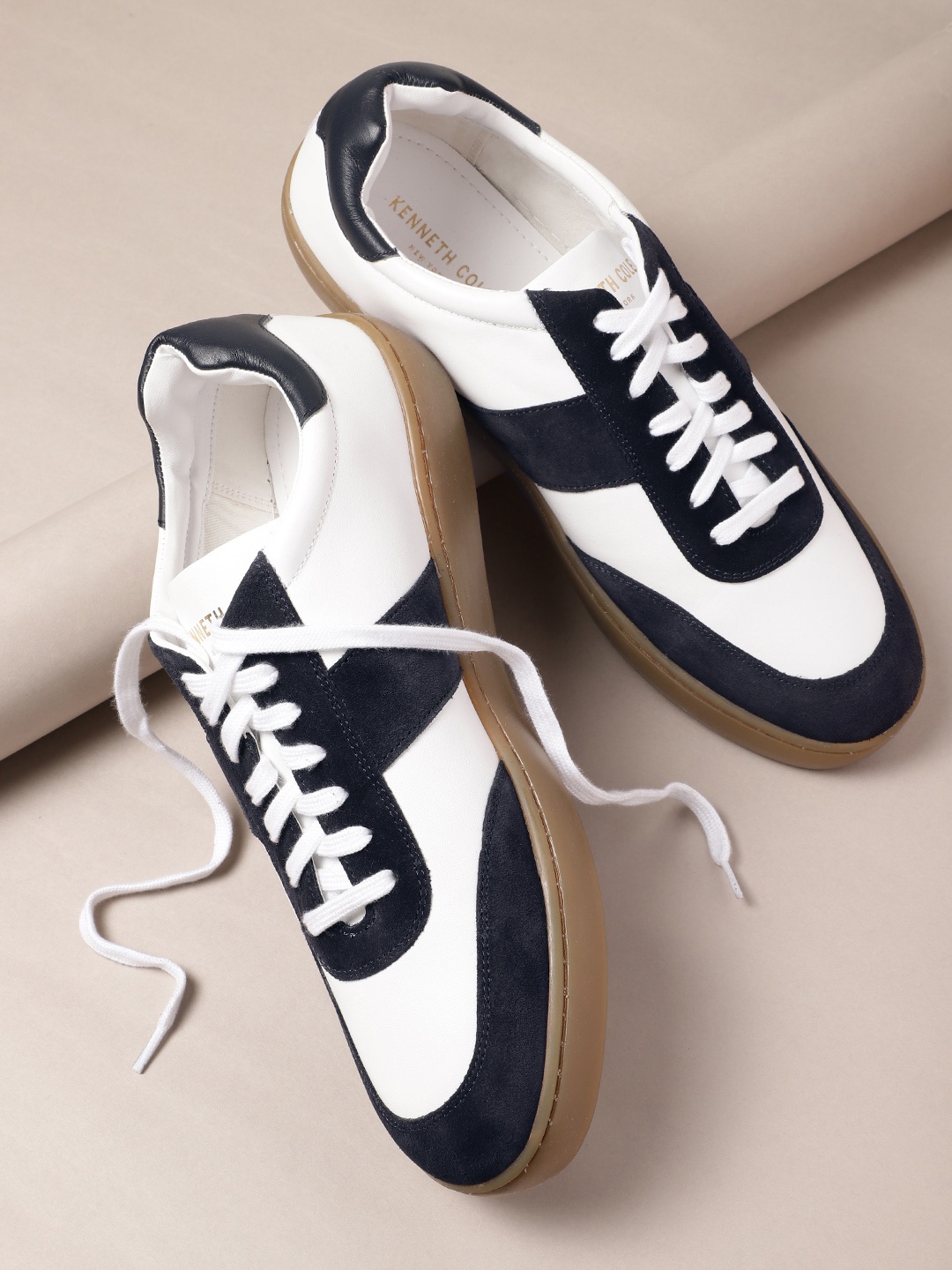

Kenneth Cole Men Leather Colourblocked Sneakers, White