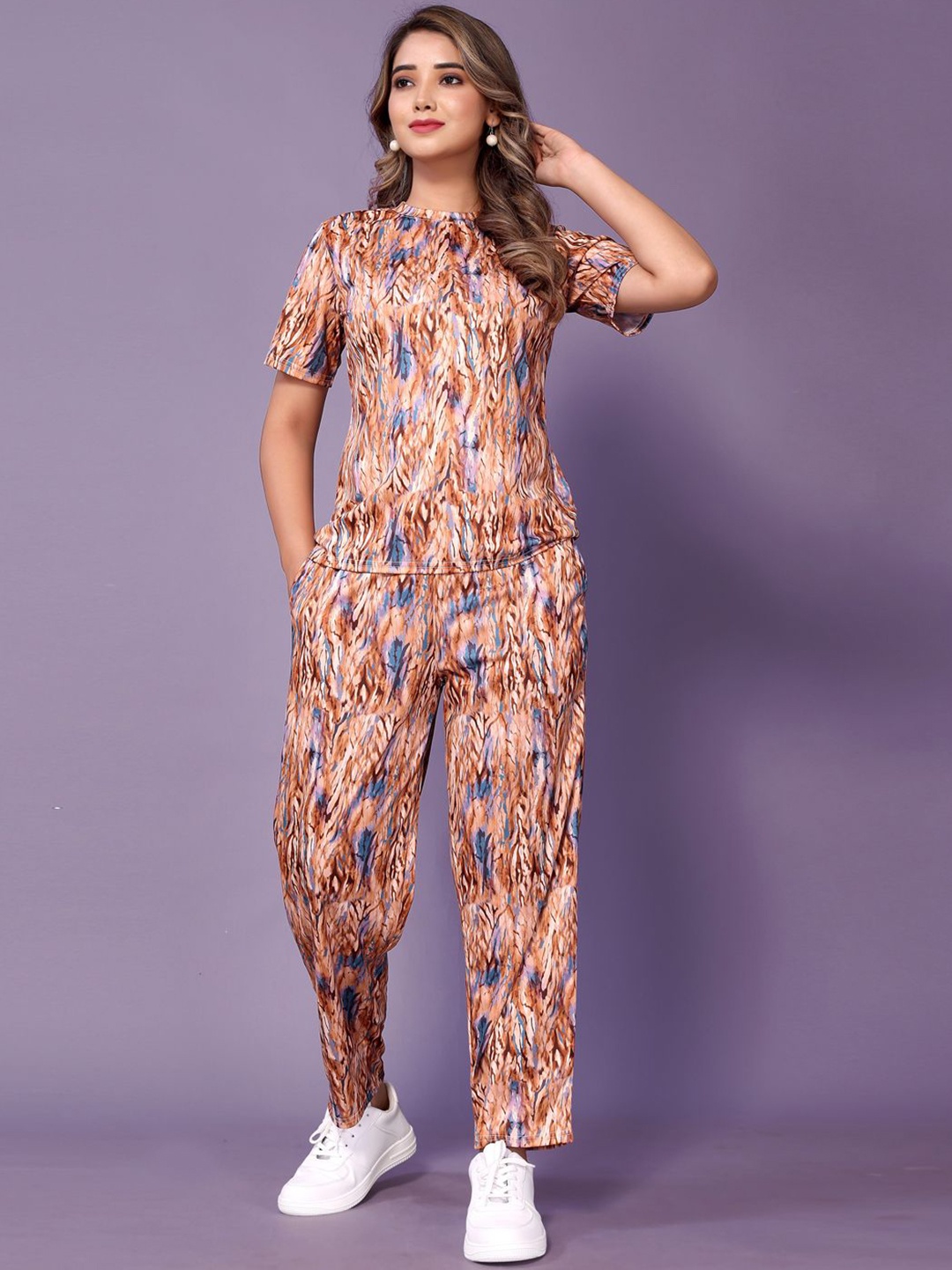 

Siya Fashion Printed T-Shirt & Trousers, Brown