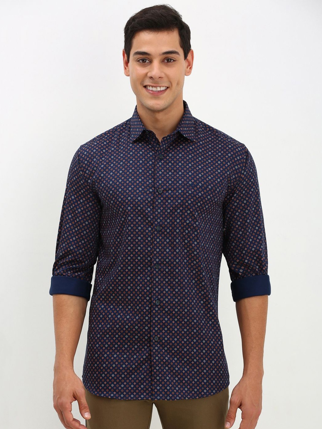 

Allen Solly Men Slim Fit Micro Ditsy Printed Casual Pure Cotton Shirt, Navy blue