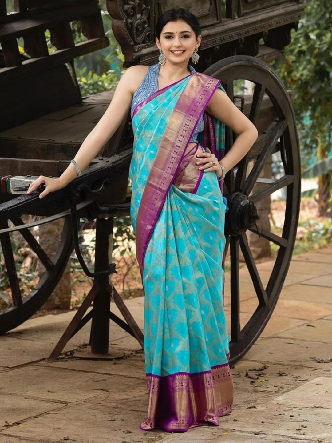 

revika Woven Design Pure Silk Kanjeevaram Saree, Blue