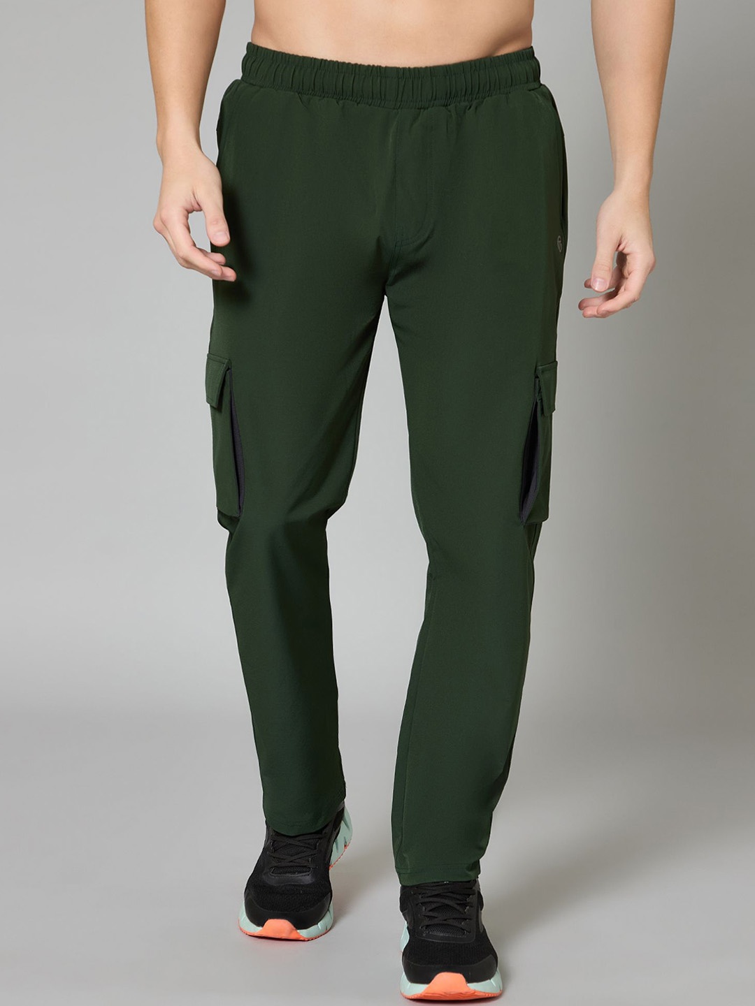 

TURNFIT Men Cargo Track Pants, Olive