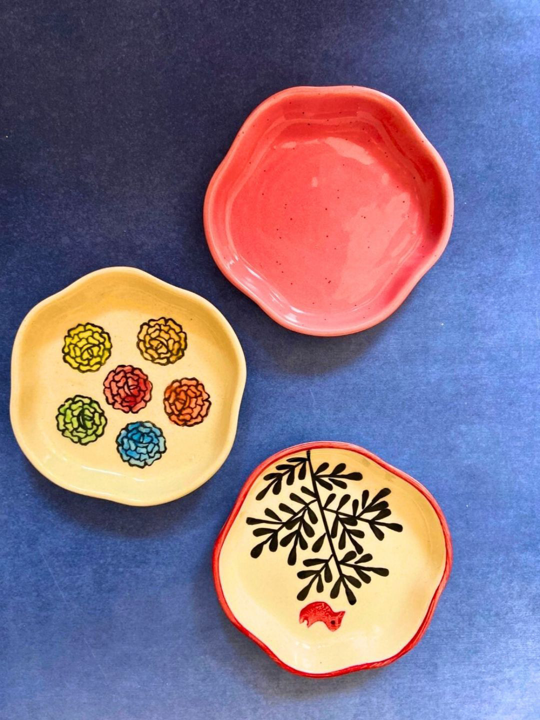 

WEAVING HOMES Red & White 3 Pieces Ceramic Dessert Plates
