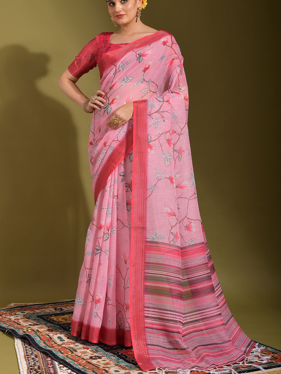 

Globon Impex Ethnic Motifs Saree With Tassels, Red