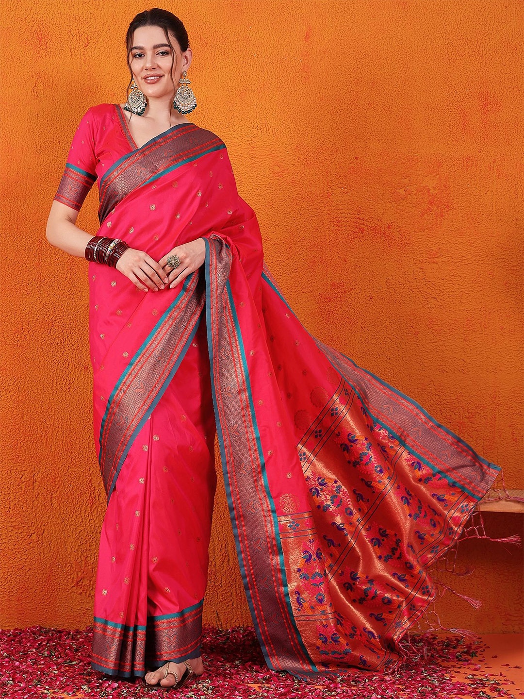 

Dori Ethnic Motifs Zari Silk Blend Paithani Saree, Pink