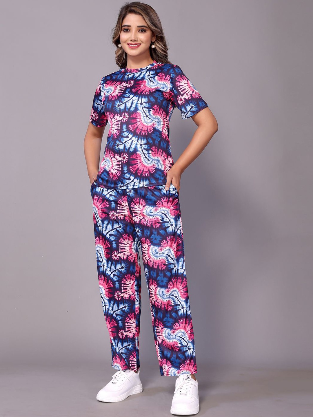 

Siya Fashion Printed T-Shirt & Trousers, Blue