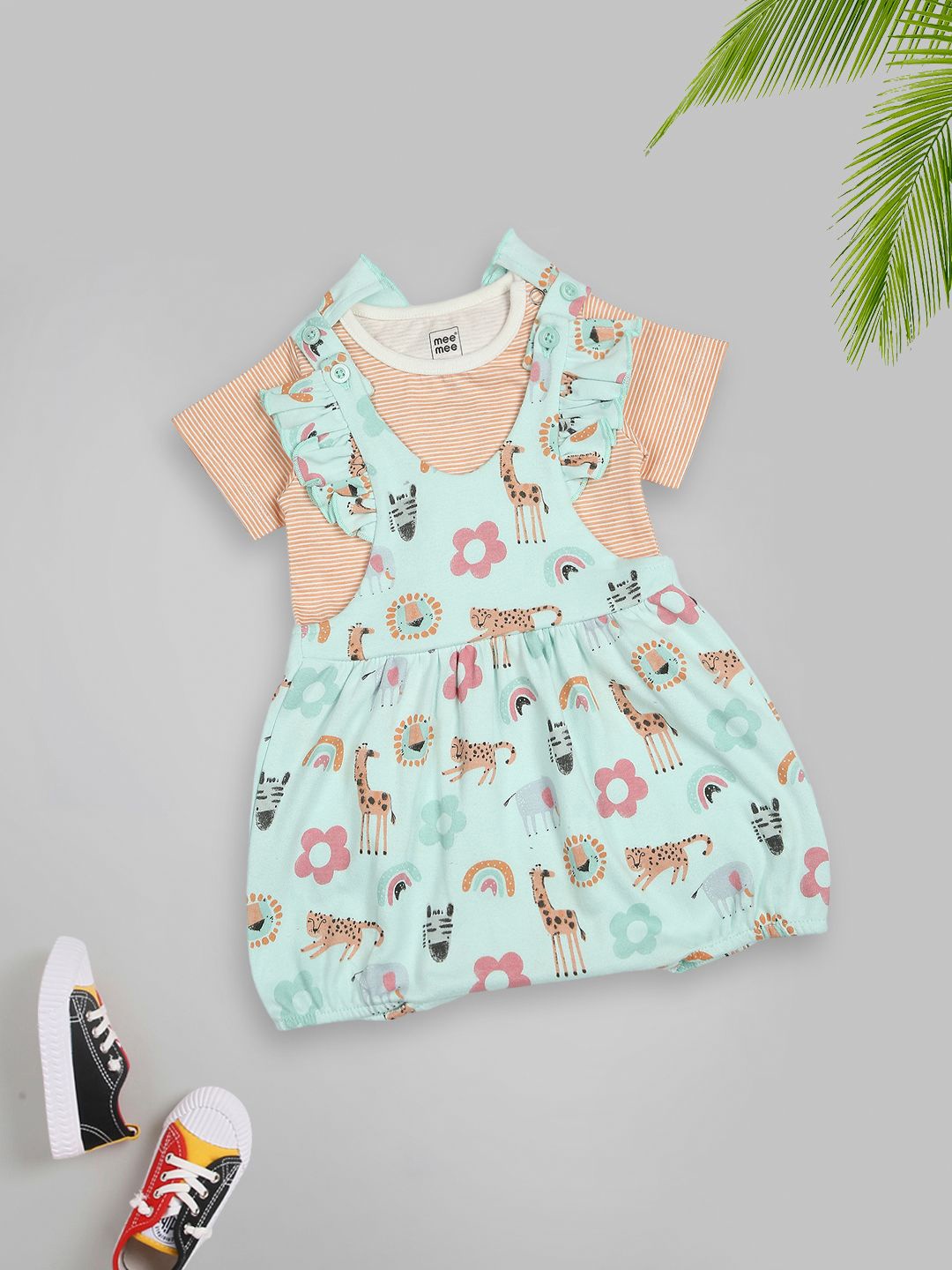 

MeeMee Girls Printed Cotton Dungaree With Tshirt, Green