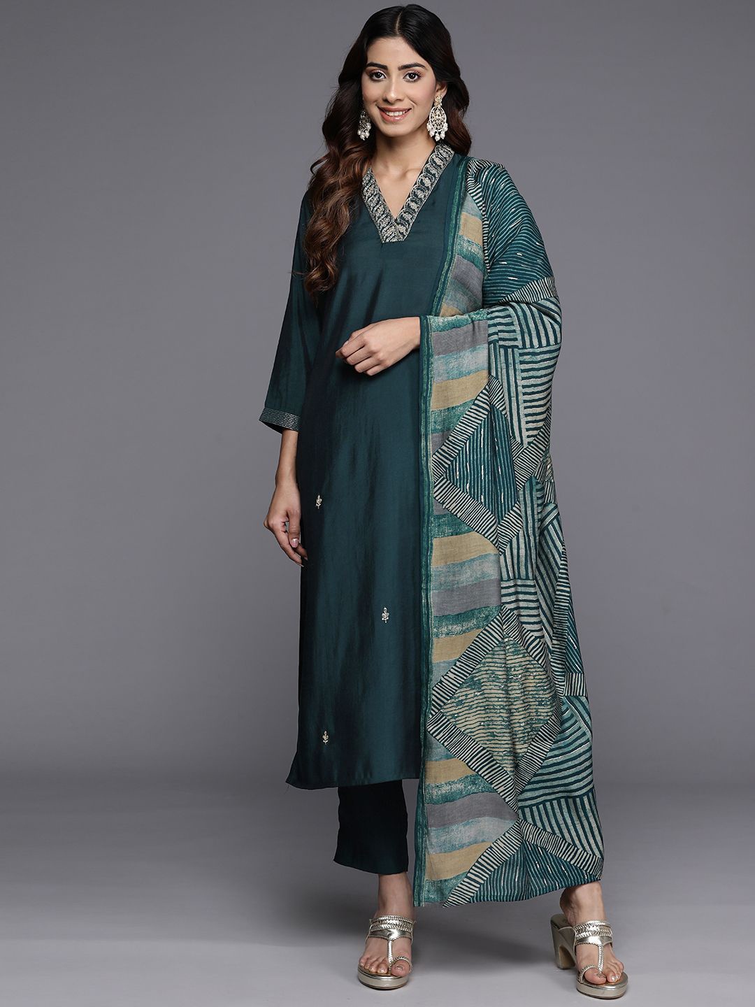 

Varanga Ethnic Motifs Embroidered Regular Beads and Stones Kurta With Trousers & Dupatta, Teal
