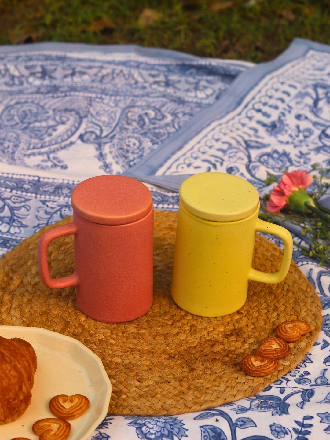

WEAVING HOMES Pink & Yellow 2 Pieces Ceramic Glossy Finished Mugs With Lid 300 ml Each