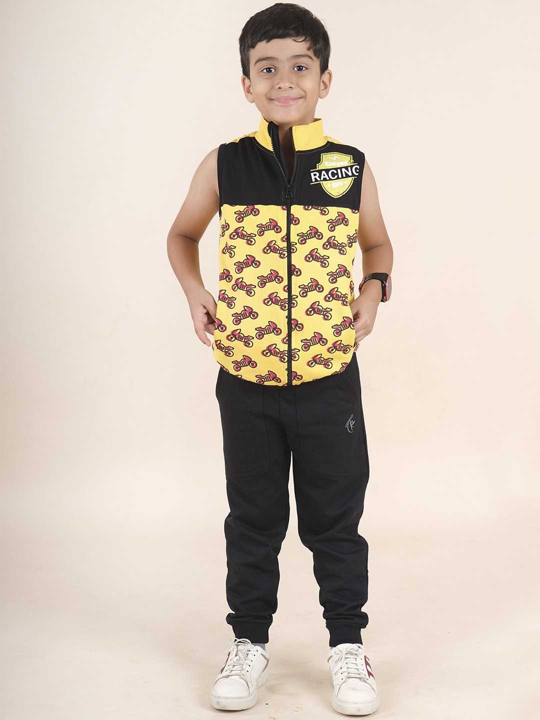 

KiddoPanti Boys Printed Sweatshirt With Track Pant, Yellow