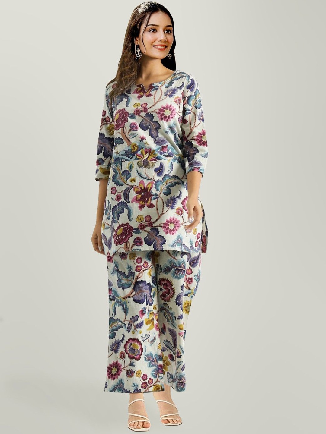 

BAESD Women Printed Keyhole Neck Flared Sleeves Sequinned Kaftan Kurta, Multi
