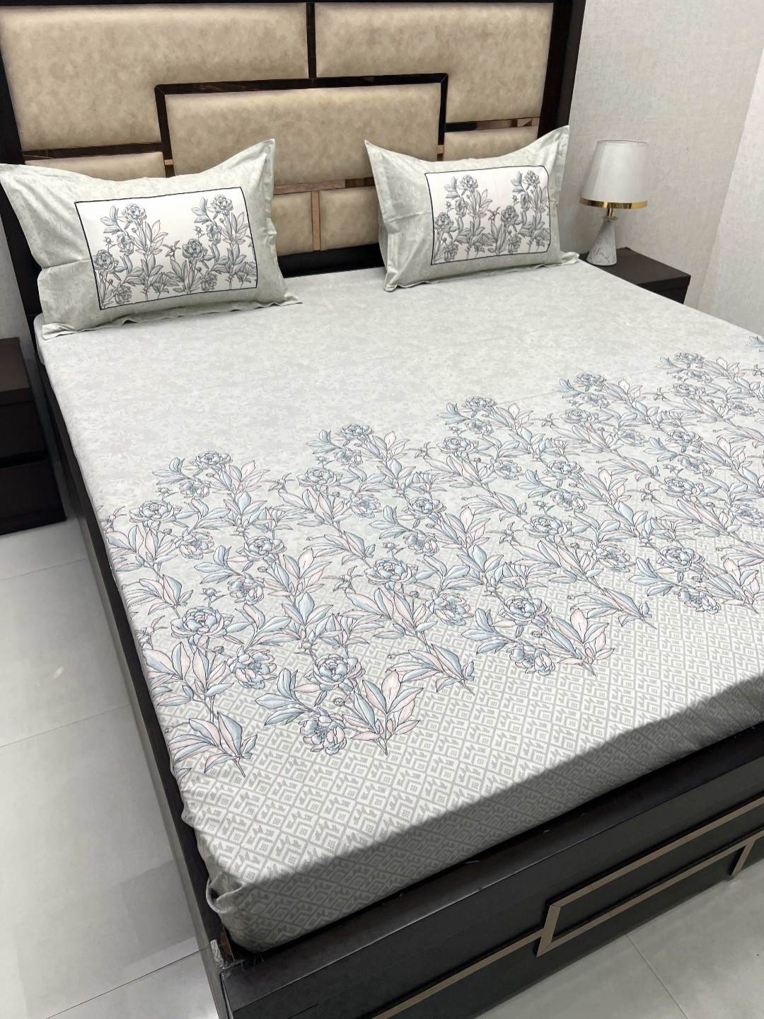 

Pure Decor Grey & White Floral 350 TC King Bedsheet with 2 Pillow Covers