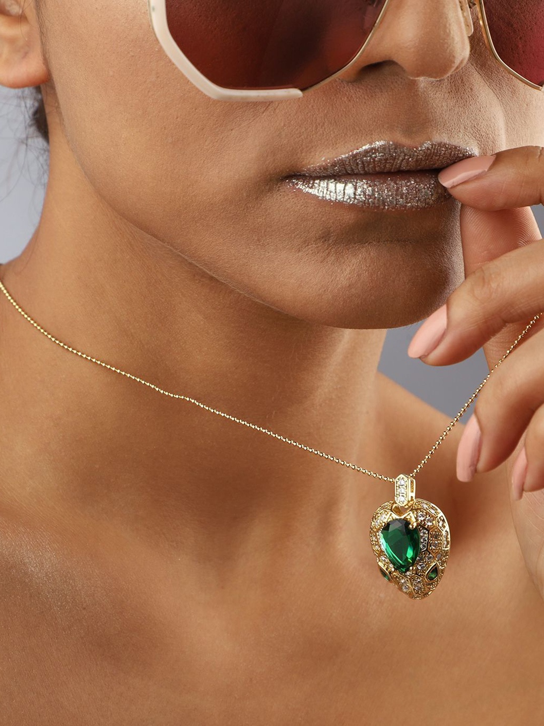 

VENI Gold-Plated & Heart Shaped Pendants with Chains