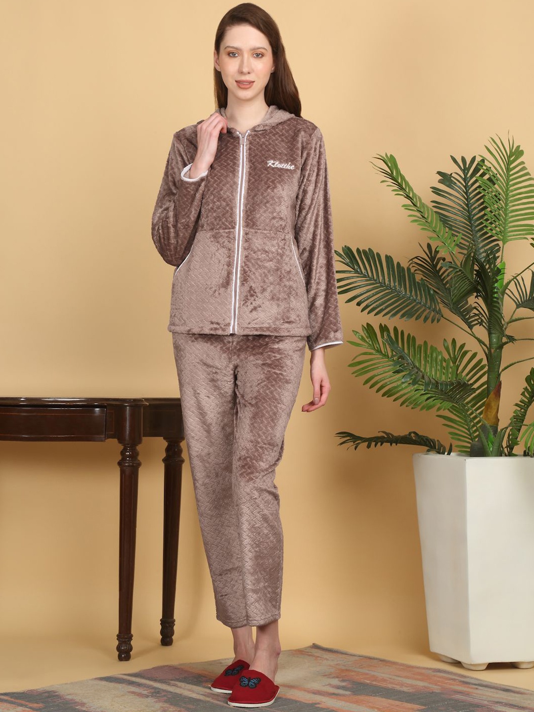 

KLOTTHE Women Solid Hooded Woolen Night Suit, Brown