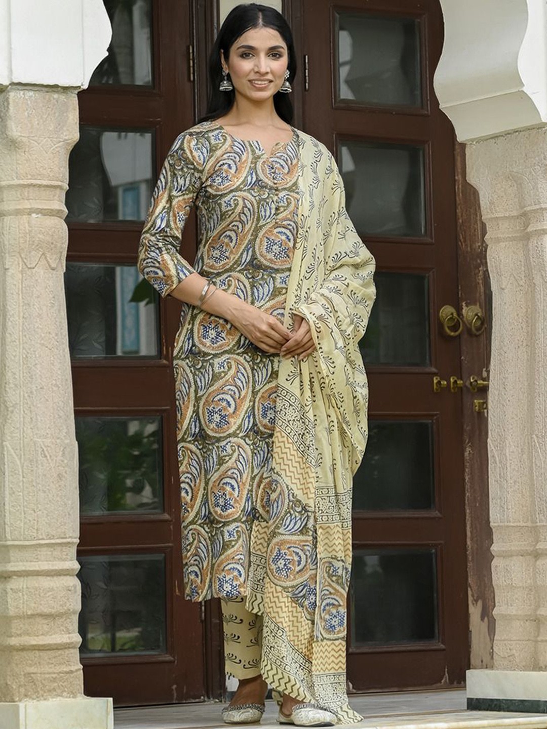 

GoSriKi Women Floral Printed Regular Kurta with Trousers & With Dupatta, Green