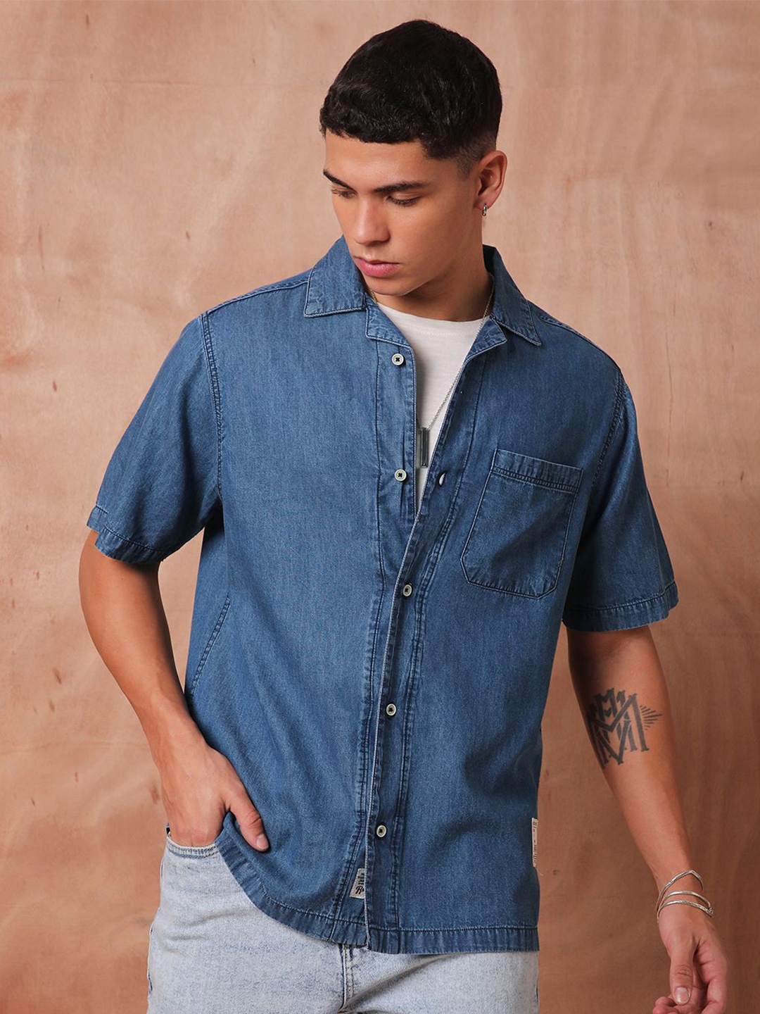

The Roadster Lifestyle Co Relaxed Fit Denim Casual Shirts, Blue
