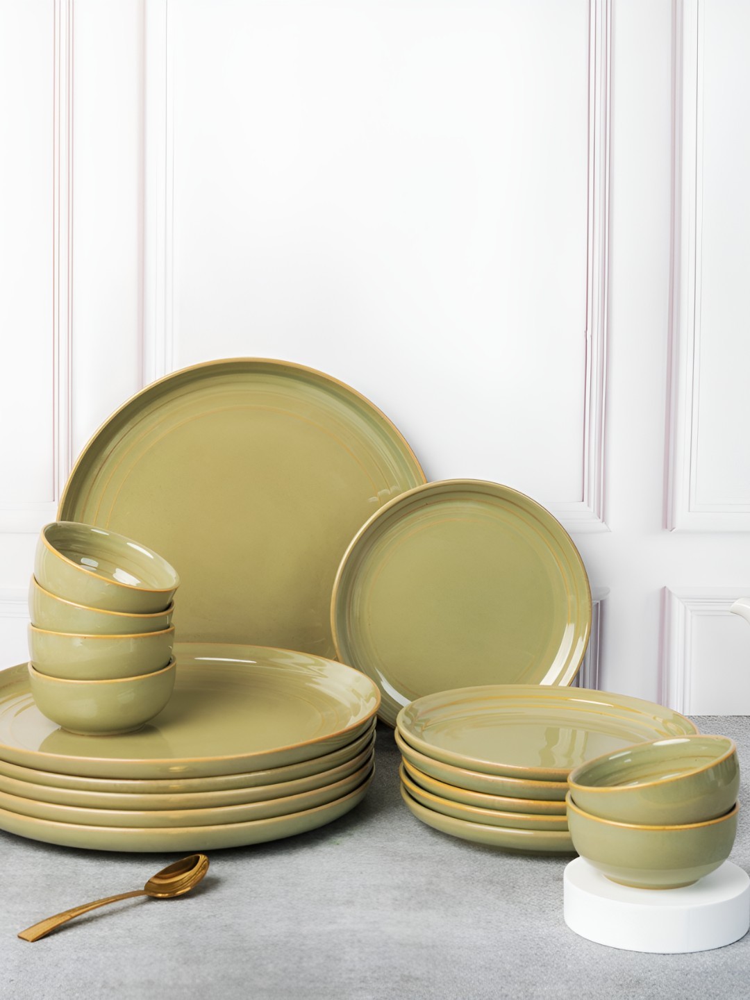 

BODHI HOUSE Olive Green 18-Pieces Solid Porcelain Glossy Dinner Set