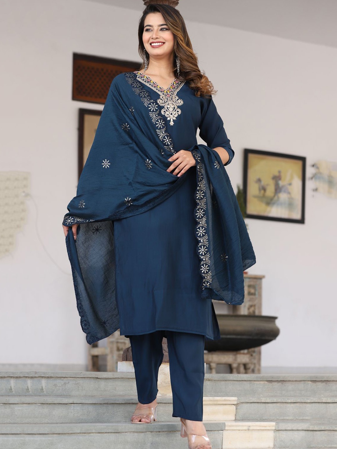 

G4Girl Women Floral Embroidered Regular Thread Work Pure Silk Kurta with Trousers & With Dupatta, Blue