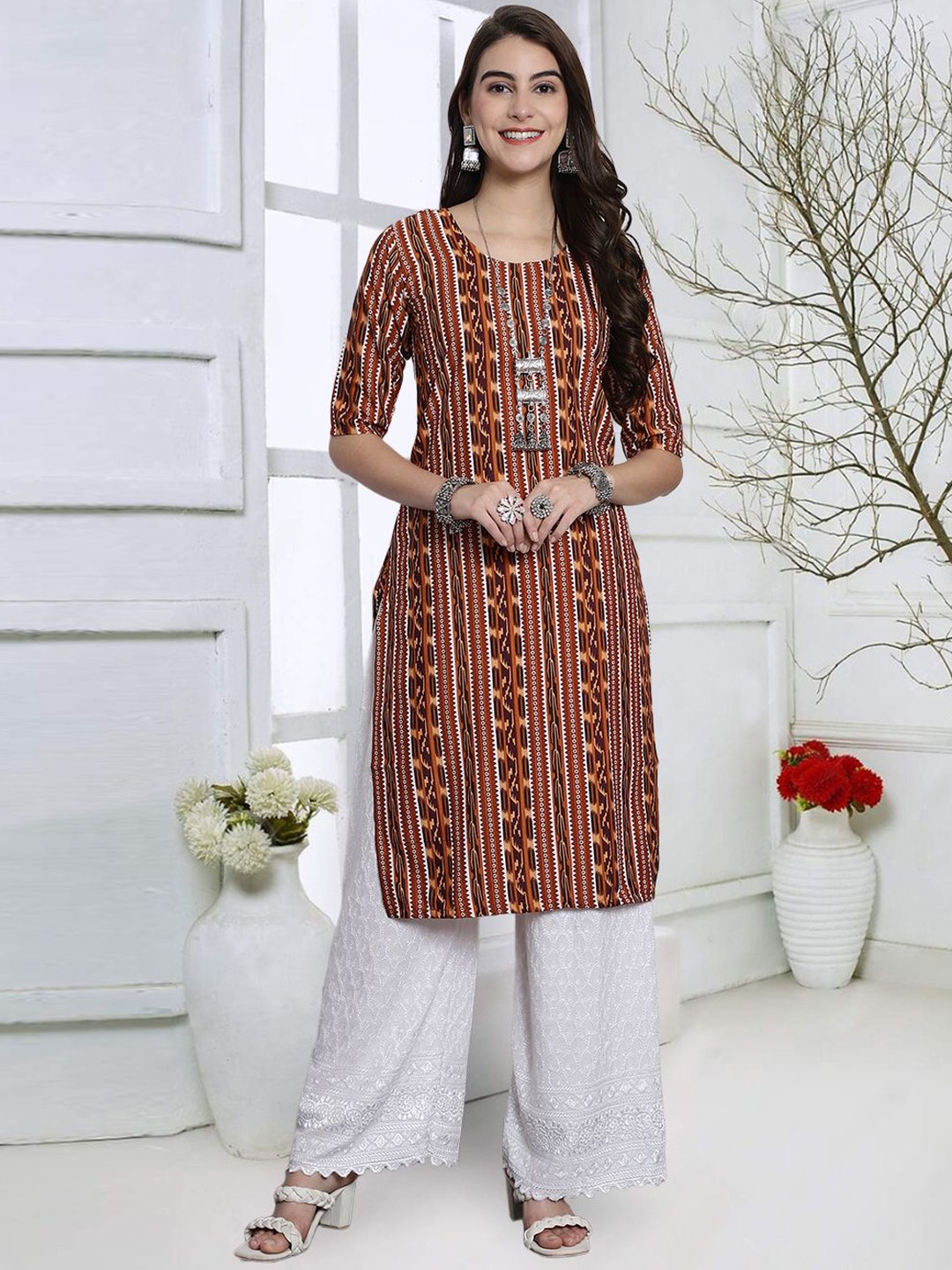 

7Threads Women Geometric Keyhole Neck Thread Work Floral Crepe Kurta, Multi