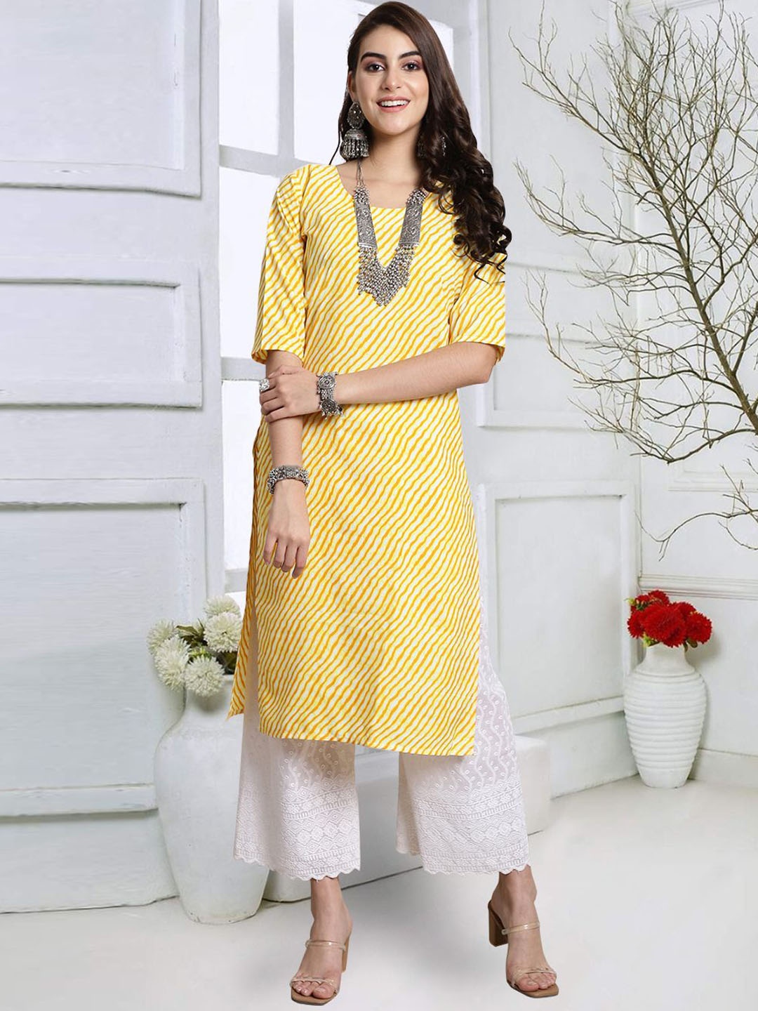 

7Threads Women Geometric Embroidered Thread Work Floral Crepe Pathani Kurta, Multi