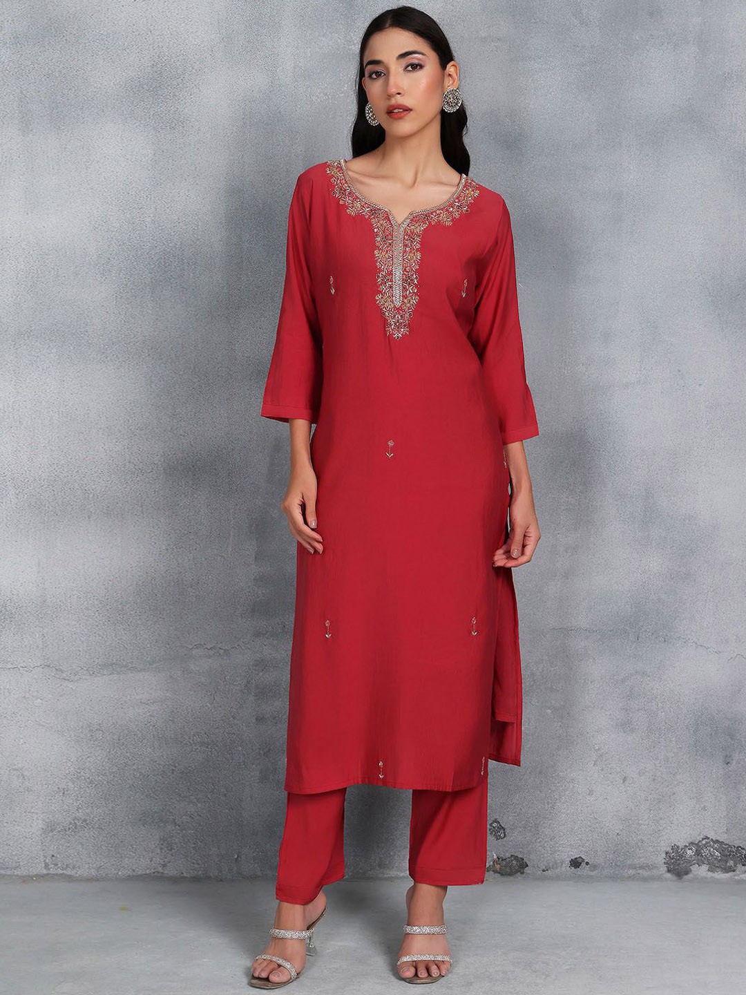 

Rang by Indya Women Floral Embroidered Regular Thread Work Kurta with Trousers & With Dupatta, Maroon