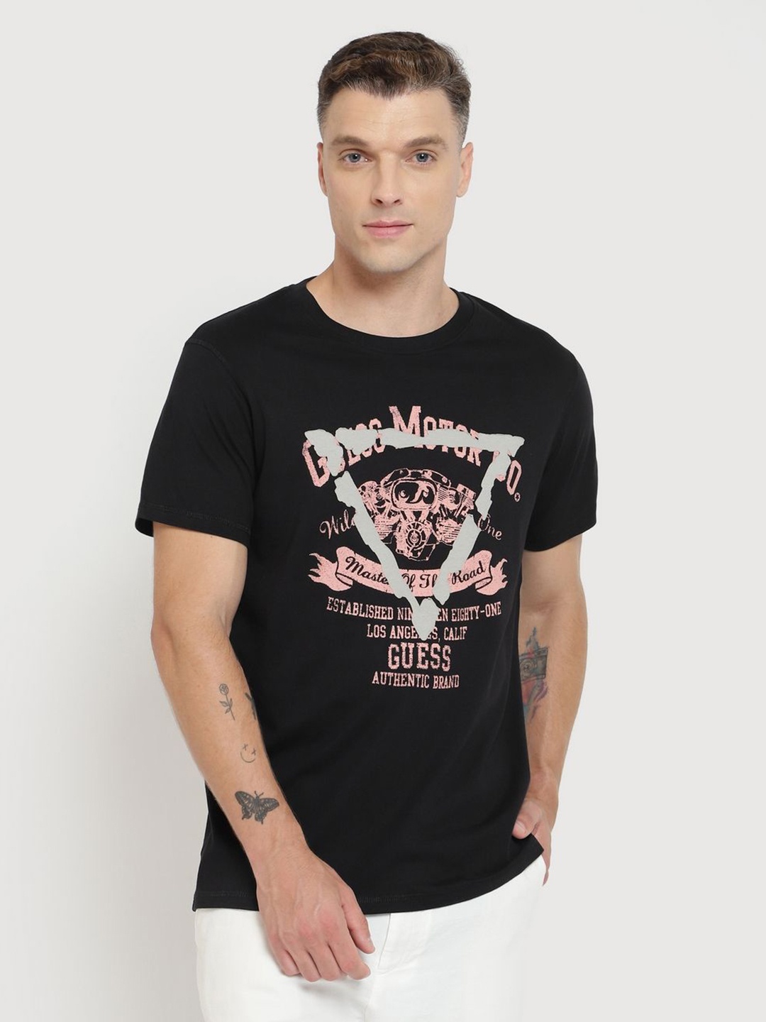 

GUESS Men Typography Printed Applique T-shirt, Black